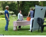 Overleg achter het scherm.