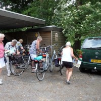 Sportief op de fiets.